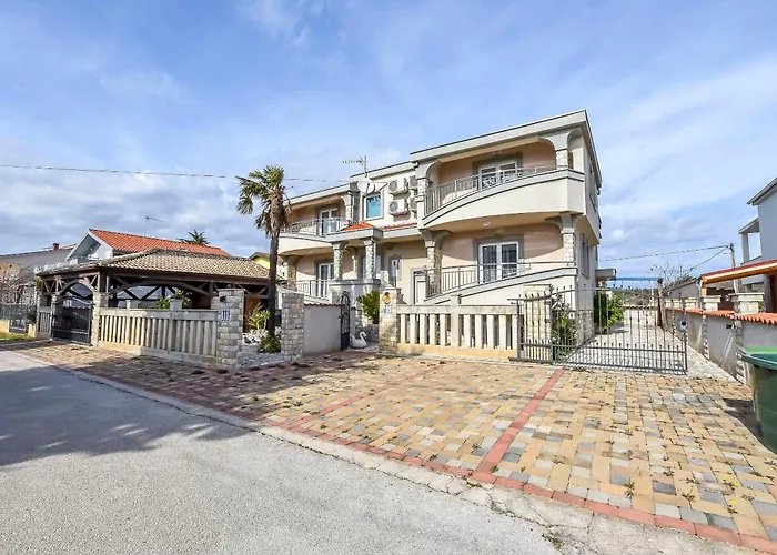 House Levanat Ferienhaus Kakma