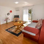 House Levanat Nyaraló
